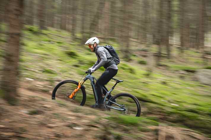 Wartungsarme Pinion-MGU und starker Hinterbau können im Test überzeugen. Viele Usability-Features machen das Bulls Vuca zum starken Alltags- und Tourenbegleiter.