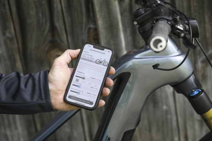 Kommandozentrale: Für Akkus und Displays arbeitet Pinion mit FIT zusammen, von denen auch die App stammt. Sie bietet alle wichtigen Funktionen von U-Stufen-Tuning bis Motor-Verriegelung.