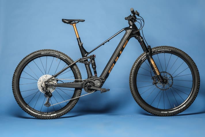 At 21.5 kilograms, the Bulls Sonic Evo AM-SL 1 is not only one of the lightest, but also one of the most affordable E-MTBs on the market.