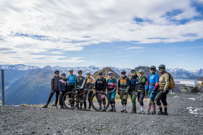A quick team photo of the red group before the joint farewell run. See you next year, girls!