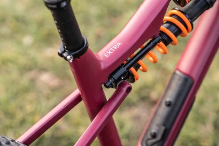 The slider technology saves weight, enables extremely linear response behaviour and isolates the damper from lateral forces.