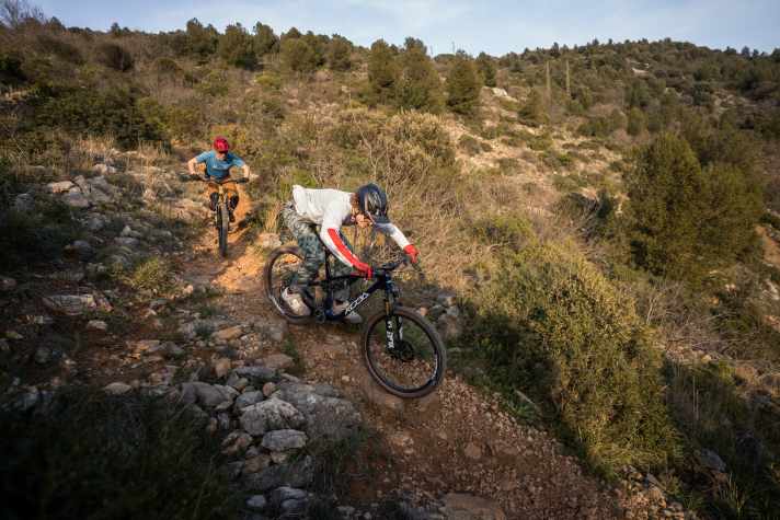 The demanding trails around Finale Ligure push the sporty and super-light Koba to its limits. However, pedalling-intensive tours or fast after-work laps are at the top of the specification - an absolutely unique selling point in this suspension travel class.