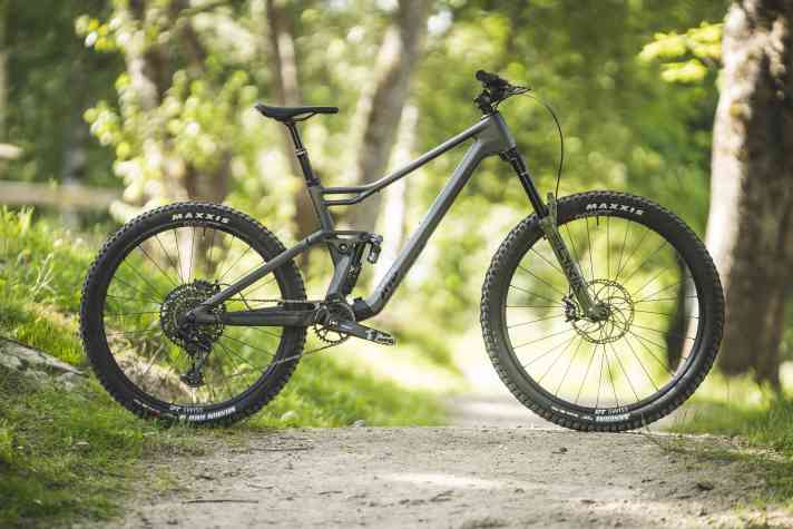 Radon Jab MX 9.0: 14,5 kg / 160/160 mm / 29/27,5" / 3599 Euro / Carbon