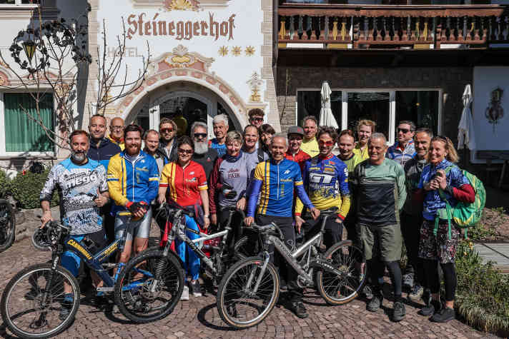 Die One-Man-Show zwischen Biketrail und Kochgeschirr hat Kurt irgendwann schon aus zeitlichen Gründen nicht mehr hingekriegt. Auch seine Leihbikes tragen mittlerweile Akkus.