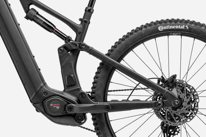 The rear triangle of the Cannondale Moterra Alloy gets 150 mm of travel from the Rockshox shock. There is also 160 mm on the fork and 29er wheels.