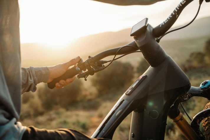 The Moterra comes with a Bosch display integrated on the stem. The LT model does without the screen.