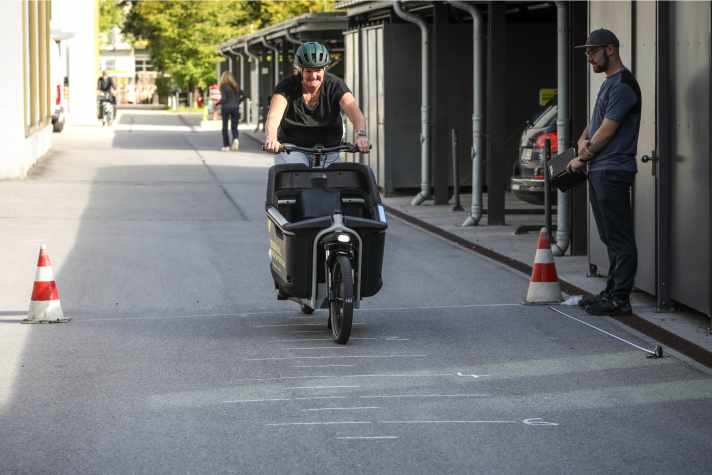 Putting it to the test: With ten test riders with little cargo bike experience, we check how well the IBS supports even inexperienced riders.