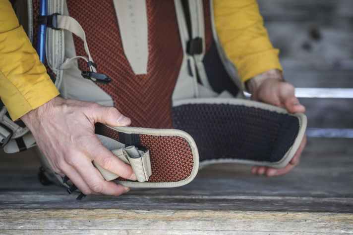 Dadurch lassen sich die extrem breiten Hüftflossen immer akkurat platzieren.