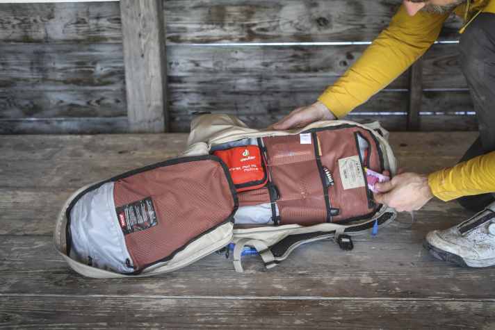 Camelbak has also put a lot of thought into the organisation system: light-coloured lining, clear structure and a main compartment that can be opened completely.