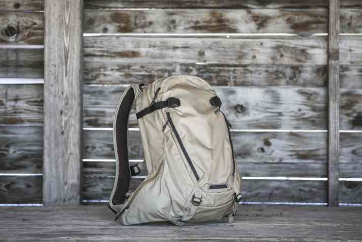 With the H.A.W.G. 20, Camelbak has a real MTB backpack for hardcore use in its programme: Enduro, freeride, bike park - this is where the H.A.W.G. is at home!