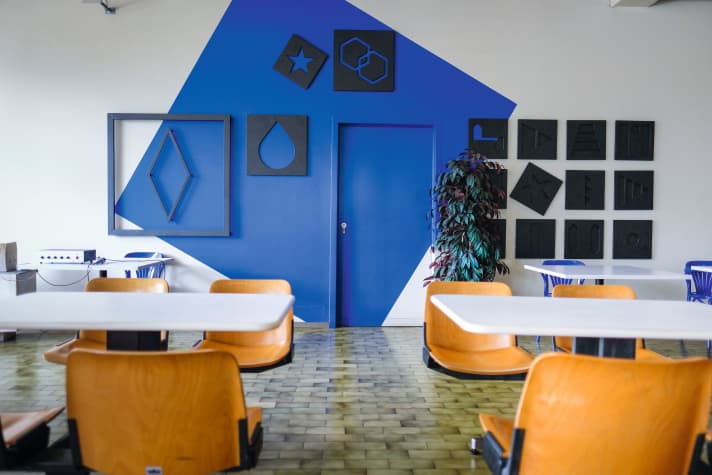 The company building was built in the early 1980s. The aesthetics of this period extend from the management floor to the canteen