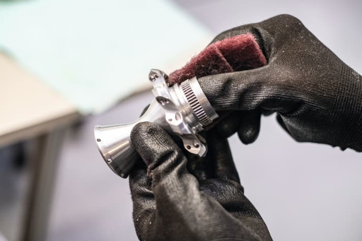 Auch im Hochlohnland Italien spielt Handarbeit noch eine Rolle. Große Teile der Fertigung hat Campagnolo jedoch ins günstigere Rumänien verlagert