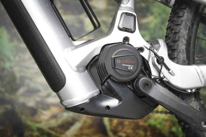 The Bosch Performance CX impresses with lively acceleration, good modulation and high peak power. If the rider pedals moderately, the CX also only provides moderate acceleration.