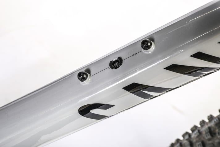 Small but nice. The cable tie attachment fixes the cables in the down tube and prevents loud rattling.