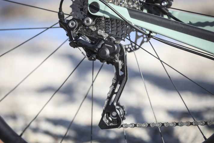 The affordable Shimano GRX 400 shifts extremely crisply and therefore feels more valuable than some more expensive trekking gears. | Georg Grieshaber