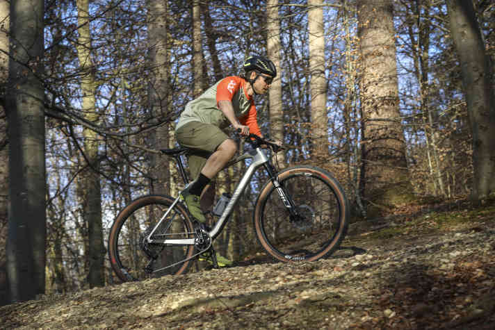 Die Geometrie des Canyon Exceed fällt sportlich, modern aus.