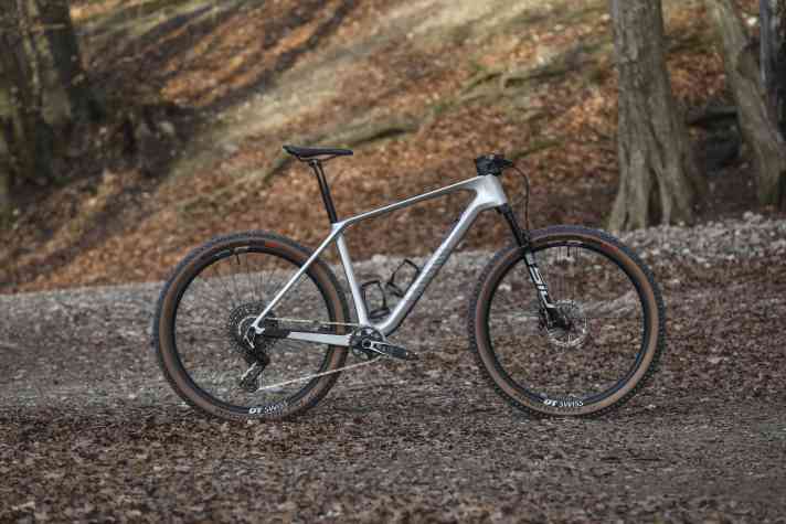 The new Canyon Exceed has retained the sporty advantages of a hardtail, but is aimed less at competition use for 2025.