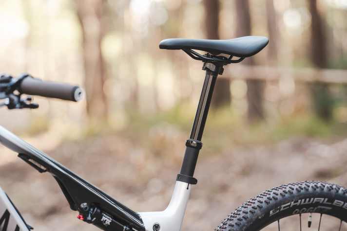 With an adjustment range of 150 millimetres, the Fox Transfer SL Dropper Post offers classic L riders sufficient travel. However, the upper limits of the size recommendation should be treated with caution.