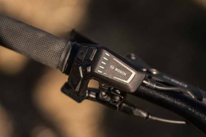 The Bosch system is operated via the LED remote on the handlebars.