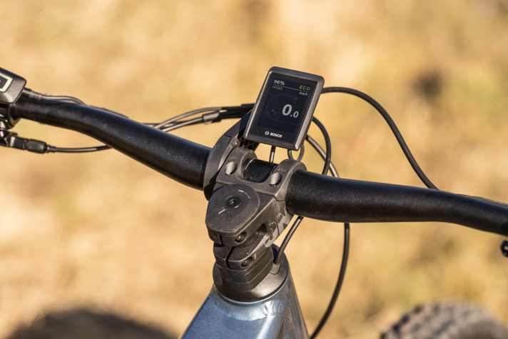 A Kiox 300 display from Bosch sits enthroned in front of the stem.