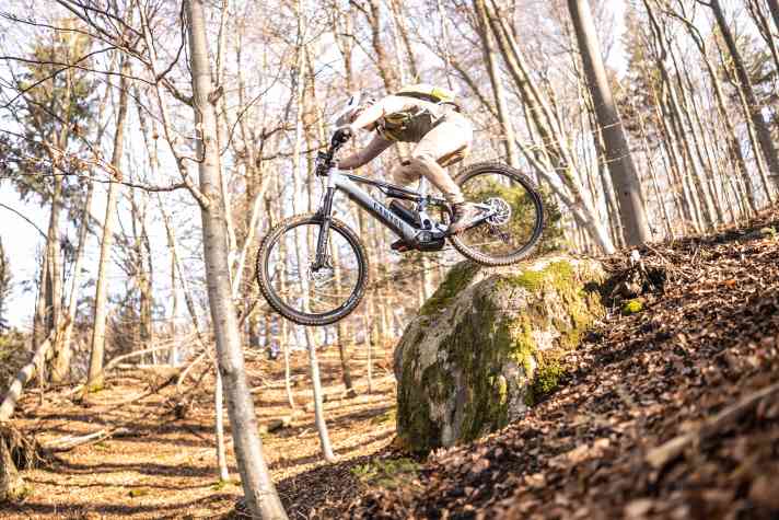 Enduro-style stunts? The Neuron:On can do that. But here you realise that it is not necessarily designed for this.
