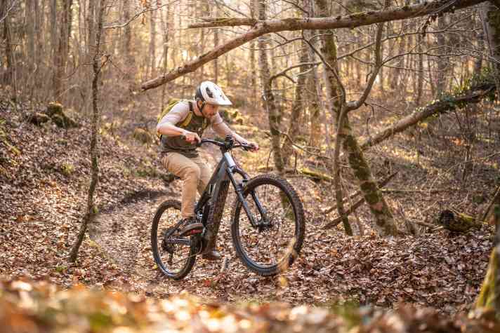 Uphill, the Canyon Neuron:On AL is a real climbing goat.