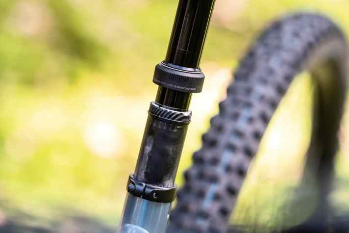 The stroke of the in-house telescopic support can be adjusted without tools - up to 200 mm.