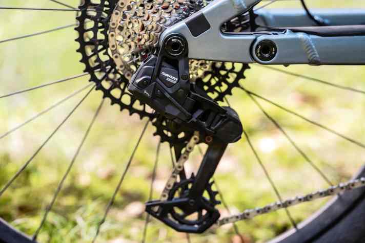 Kabellos schalten mit Srams S1000 - das ist bei E-Bikes dieser Preisklasse eine absolute Seltenheit.