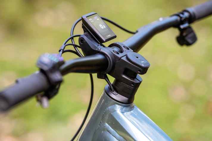 The cables run integrated through the headset into the frame.