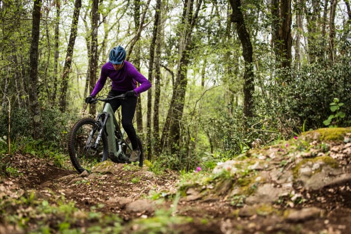 We were able to convince ourselves of the climbing characteristics of the new Strive:On CFR on the challenging trails in the hinterland of Punta Ala. Conclusion: passed the test!