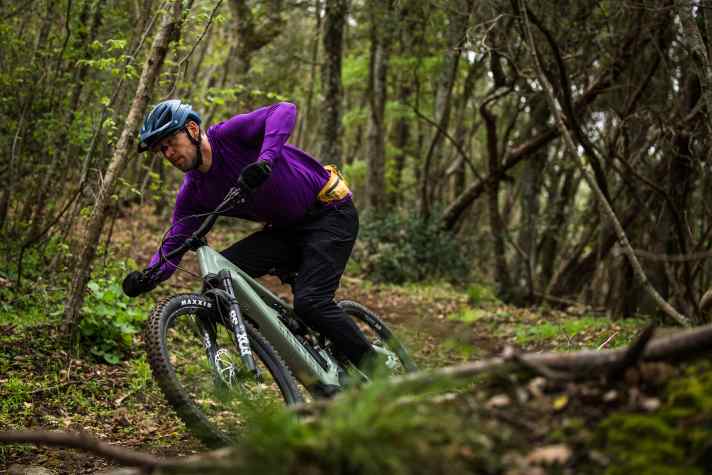 Eins der besten Bikes am Markt für die schnelle Linie: Das Strive:On CFR von Canyon.