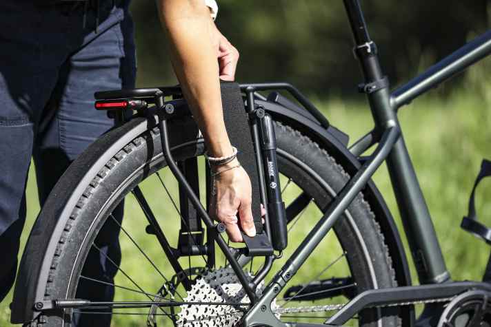 Den Expander kann man abnehmen. Der Gepäckträger mit Ortlieb-System und MIK trägt bis zu 27 Kilo.