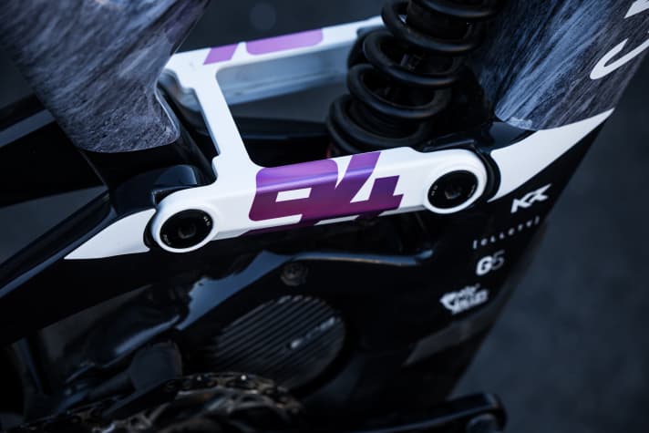 The 94 stands for the starting number of German motocross superstar Ken Roczen. The top model of the Torque:On CF was dedicated to him.
