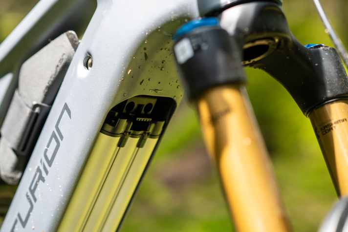 Either 600 or 800 watt hours fit into the down tube of the Centurion No Pogo R.
