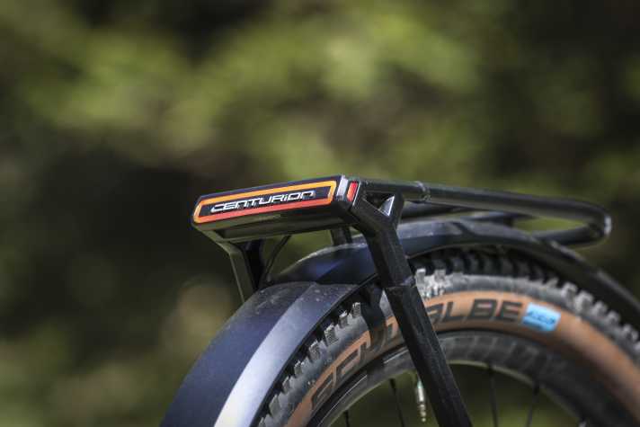 Das Rücklicht integriert Centurion schlank in den Gepäckträger.