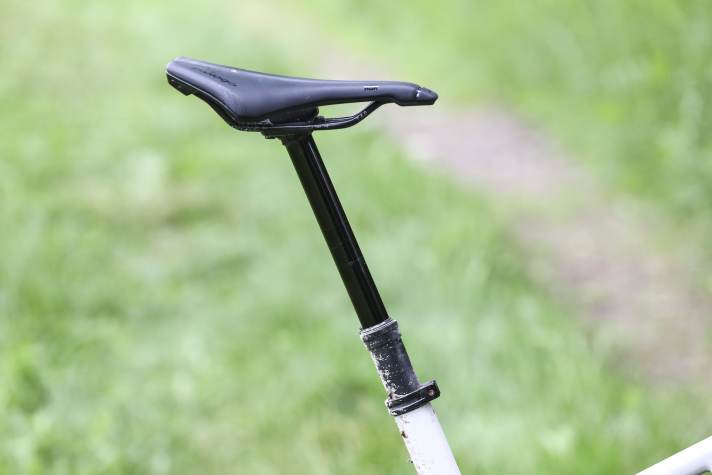 180 Millimeter Hub sind an der Dropper Post eines Racebikes eine Seltenheit, passen aber gut zum Handling des Cervélo.