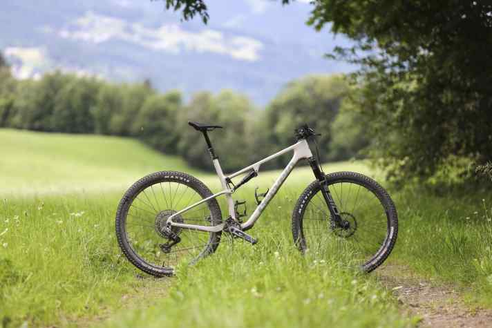 Das Cervélo ZFS-5 ist in der 120-Millimeter Version weniger ein Bike für Bestzeiten, als für Allround-Fahrspaß auf Tour.