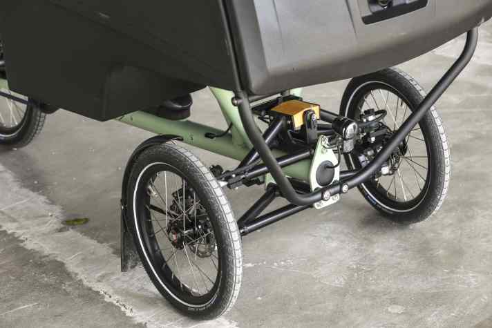 The tilt mechanism also ensures comfortable suspension.