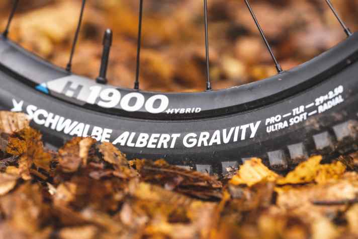 The version with the very soft rubber compound "Ultra soft" is particularly good on the front wheel. This significantly increases rolling resistance at the rear - this is only recommended in exceptional cases.