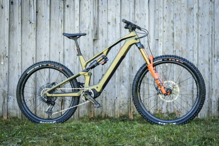 With the Ryvon, the first light E-MTB from Conway does without a charging socket, but scores highly in terms of weight, handling and battery removal. One of the most exciting bikes for 2024!