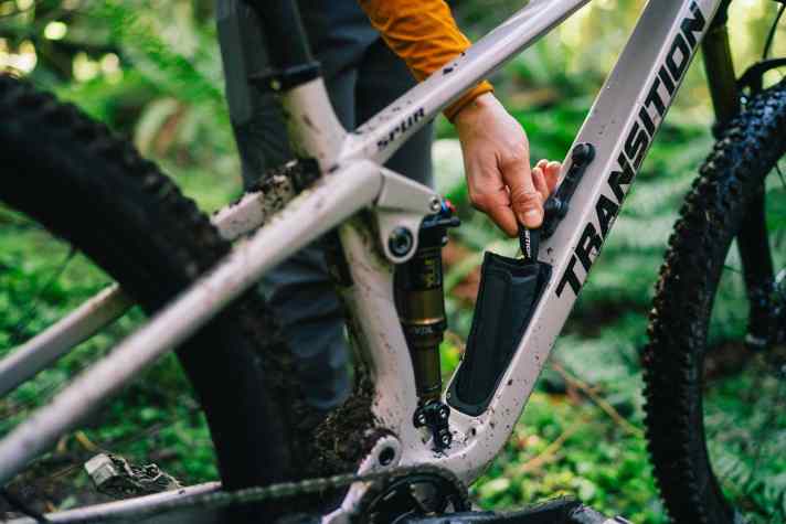 The integrated B.O.O.M. Box offers storage space in the down tube. | Transition Bikes