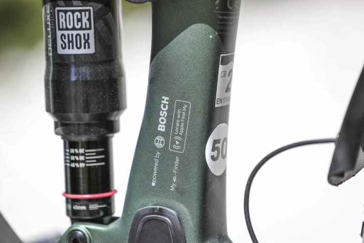 An Airtag is hidden in the frame of the Corratec MTC 120 Pro, which is supplied with power from the main battery. This allows the bike to be tracked.