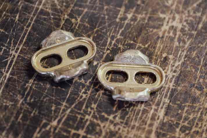 Die Messing-Cleats gibt es in unterschiedlichen Ausführungen. Die Standard-Cleats bieten einen Ausstiegswinkel von 15 oder 20 Grad.