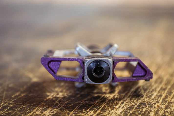 Trotz kleinem Käfig steht man auf dem Mallet Trail zumindest eingeklickt angenehm satt auf den Pedalen.