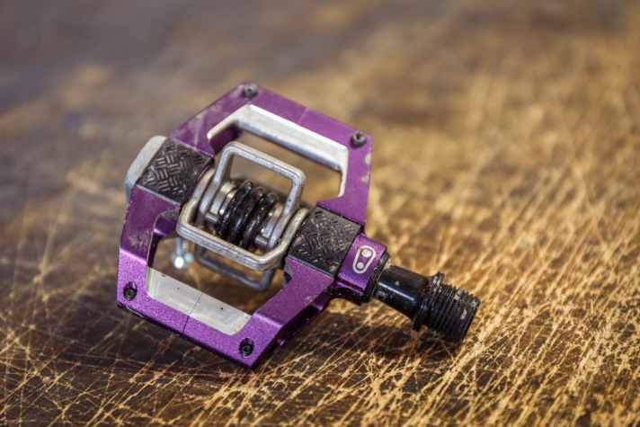 Mit kleinem Käfig und zwei “Alibi-Pins” soll das Mallet Trail ideal für gewichtsbewusste Tourenbiker sein.