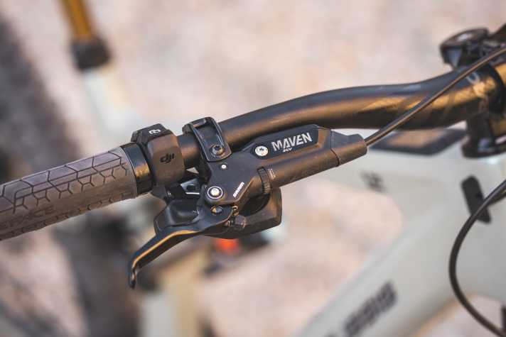Gebremst wird mit Srams kraftigen Maven-Stoppern.