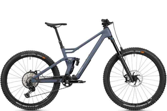 Inexpensive, potent and heavily discounted: The Radon Jab 10.0 with large 29er wheels.