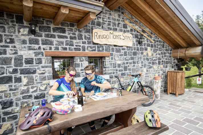 The ascent isn't quite over yet, but you can manage the last few metres in altitude even with delicious pasta in your stomach.