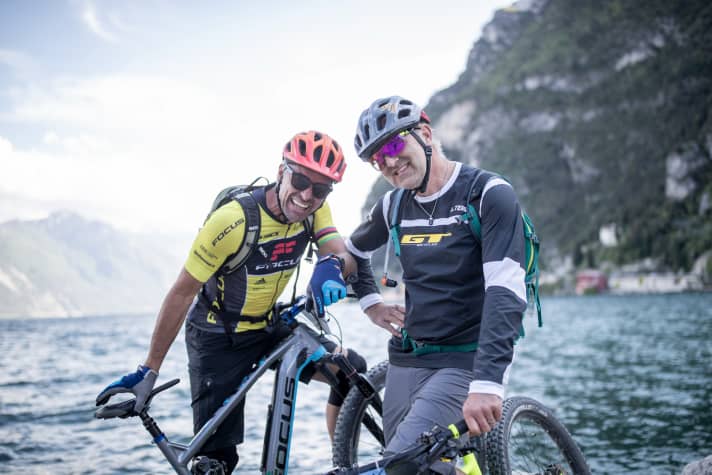 BIKE-Festival Riva, 2018: Szene-Stars unter sich. Mike Kluge und Hans Rey sind ähnlich lange im Geschäft. Rey holte sich seinen ersten Weltmeister-Titel im Trial 1989 in den USA, Kluge seine ersten Cyclocross-WM-Titel 1985 in München.