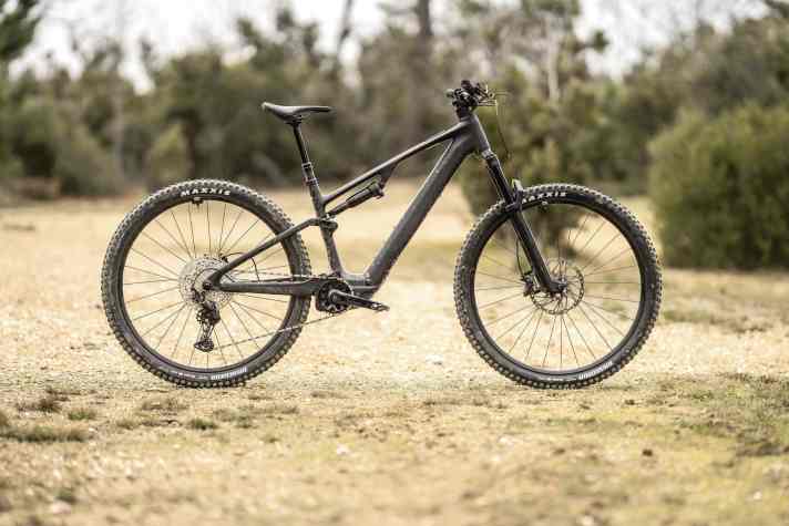 Cube AMS Hybrid One 44 Race // Bosch Perf. SX // 400 Wh // 140 mm // 29 Zoll // 18,7 kg // 4999 Euro